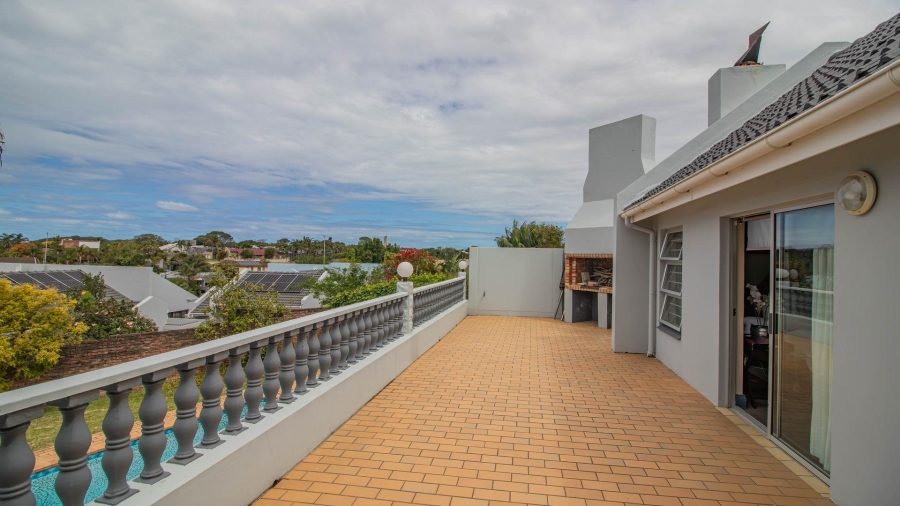 5 Bedroom Property for Sale in Beacon Bay Eastern Cape